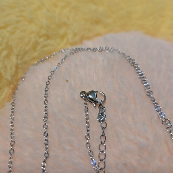New Silver tone Pendant with floating Mossiantee stone - Picture 5 of 5